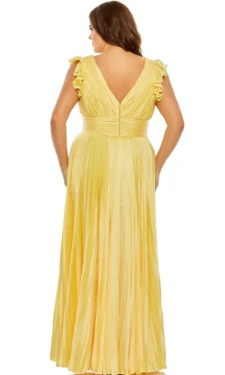 Mac Duggal Long Plus-Size Formal Dress 77006